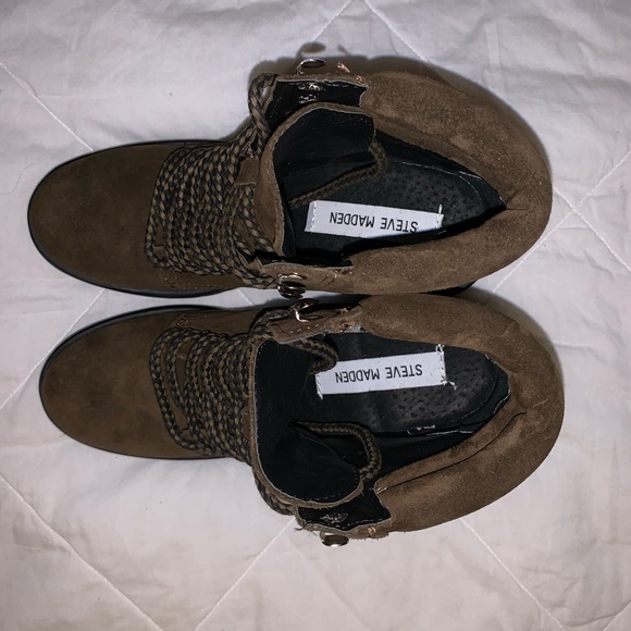 Women’s Boots - Picture 2 of 5